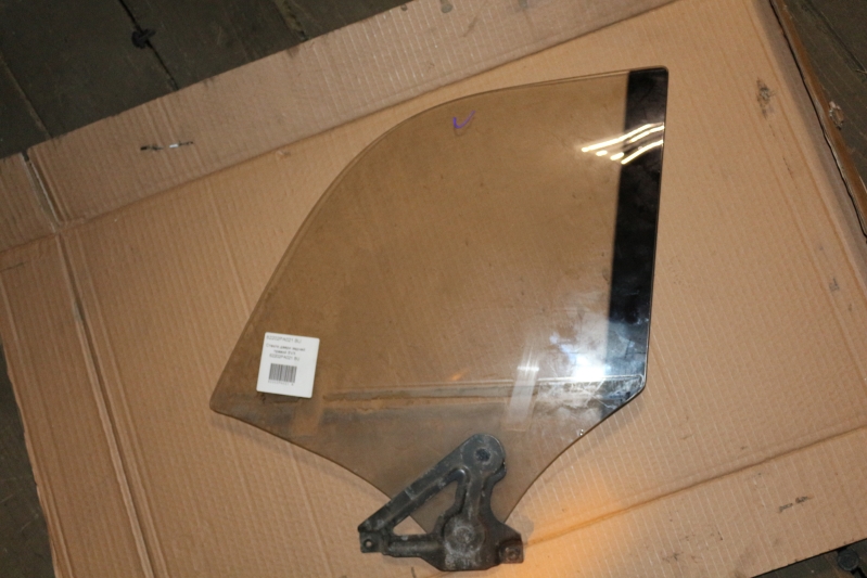 Стекло двери задней правой SVX 62202PA021 BU